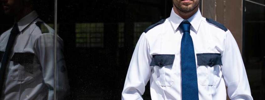 Elementos básicos de los uniformes de guardias de seguridad privada